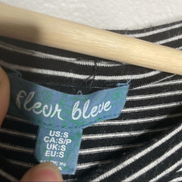 Black and White stripped Small sleeveless dress - Picture 4 of 4